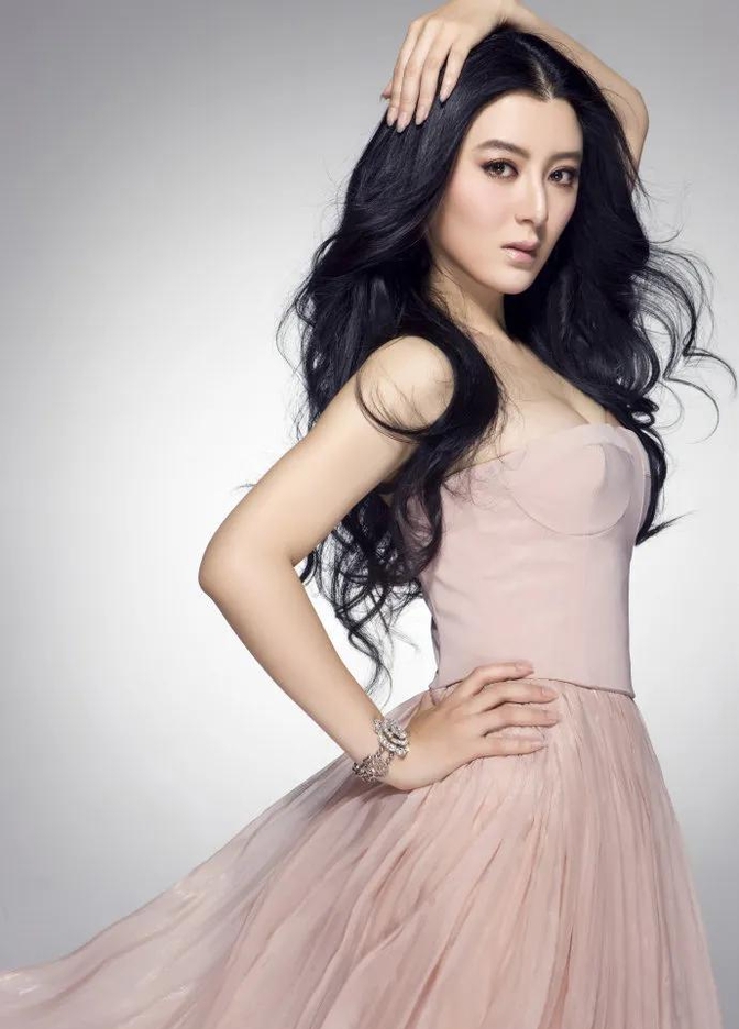 陈廷嘉:优雅背后的真实与舆论漩涡,谁能不被她吸引?