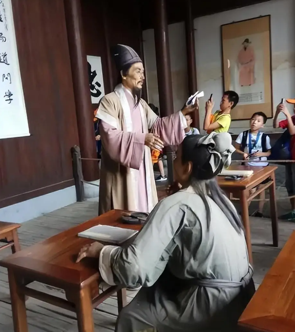 古代学生怎么上课?用什么教材?