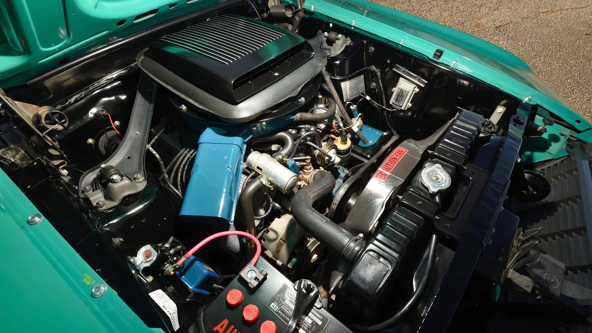 小型 v8 发动机如何成为美国高性能汽车的支柱