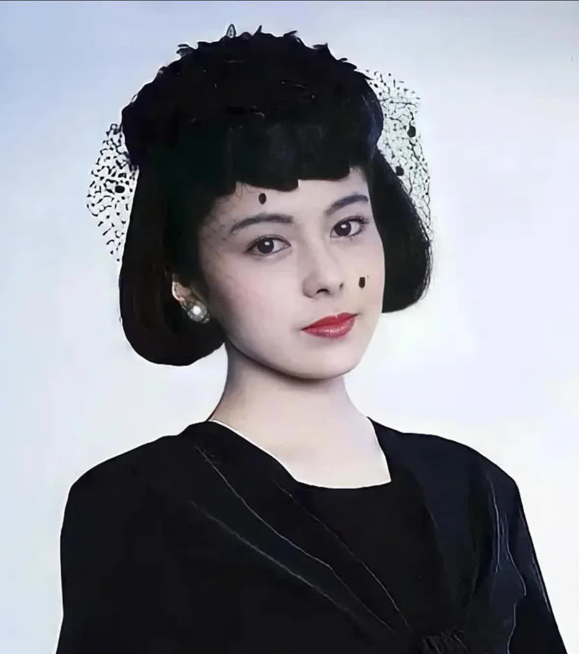 12位日本昭和女星,个个都是风情万种的美熟女,你更喜欢哪一位?