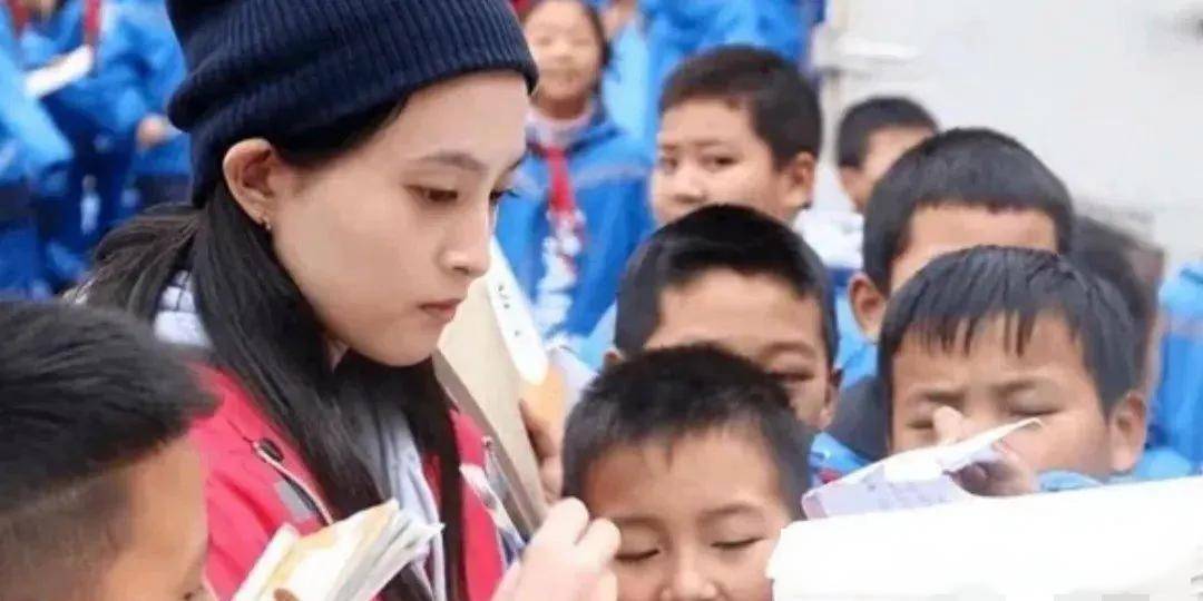 惊!毛阿敏19岁女儿解佳桐现身,素颜清丽似袁泉!