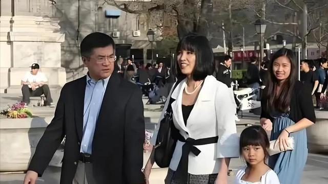 美国首任华人州长骆家辉,前妻是蓝妮的孙女,两人相守21年离婚