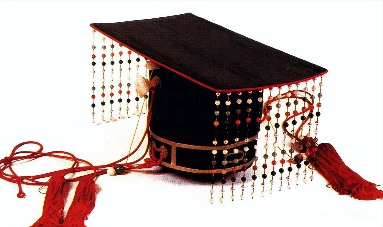 古代皇帝帽子为何垂珠帘?背后究竟有何作用?