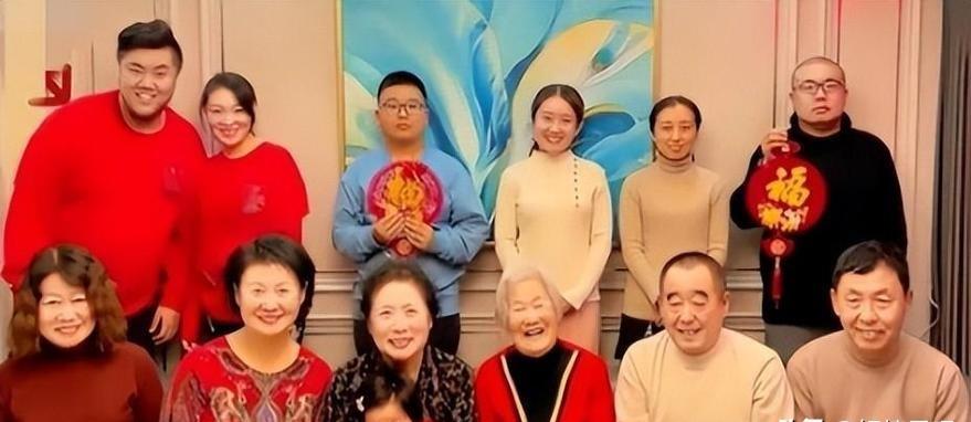 知名演员黄晓娟:失去父母与弟弟,如今儿子李赫是她最自豪的成就