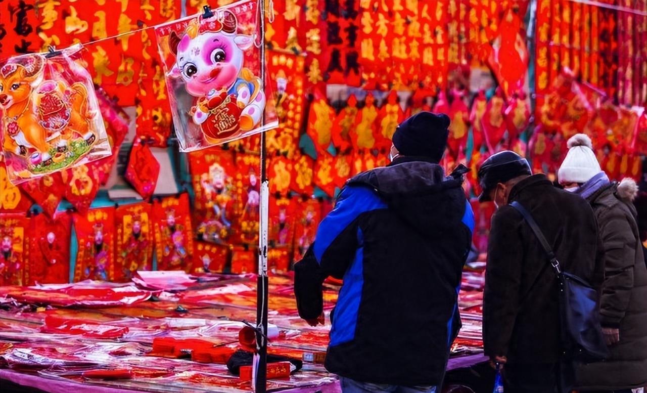 韩国也庆祝春节!他们的春联独特,不仅用汉字,甚至用白纸书写
