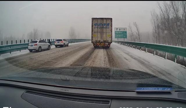 春节回家难又难!g1京哈高速大雪堵车,一日之内多起交通事故!