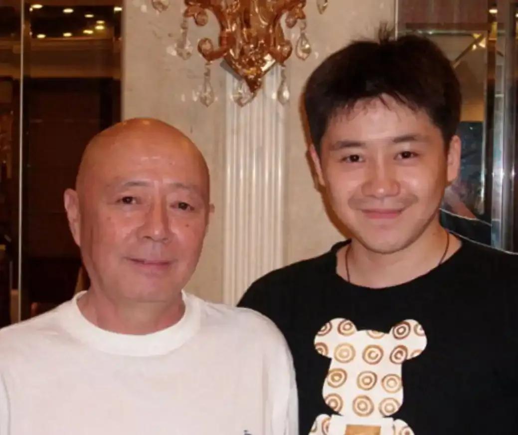 石小满:娶了圈外妻子,婚后生一子,美满幸福