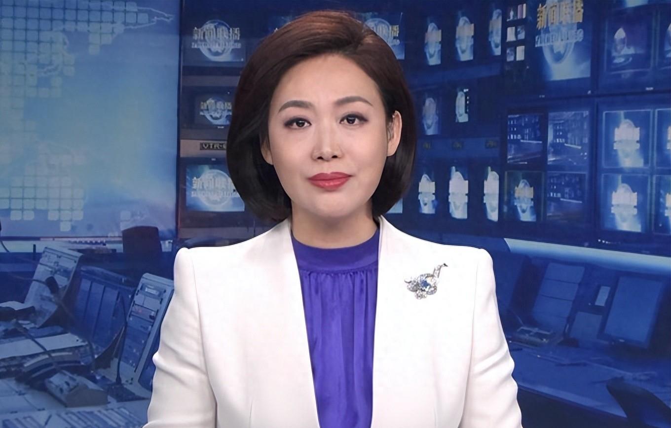 央视主播郑丽为事业曾选择丁克,主持《新闻联播》生活忙碌而幸福