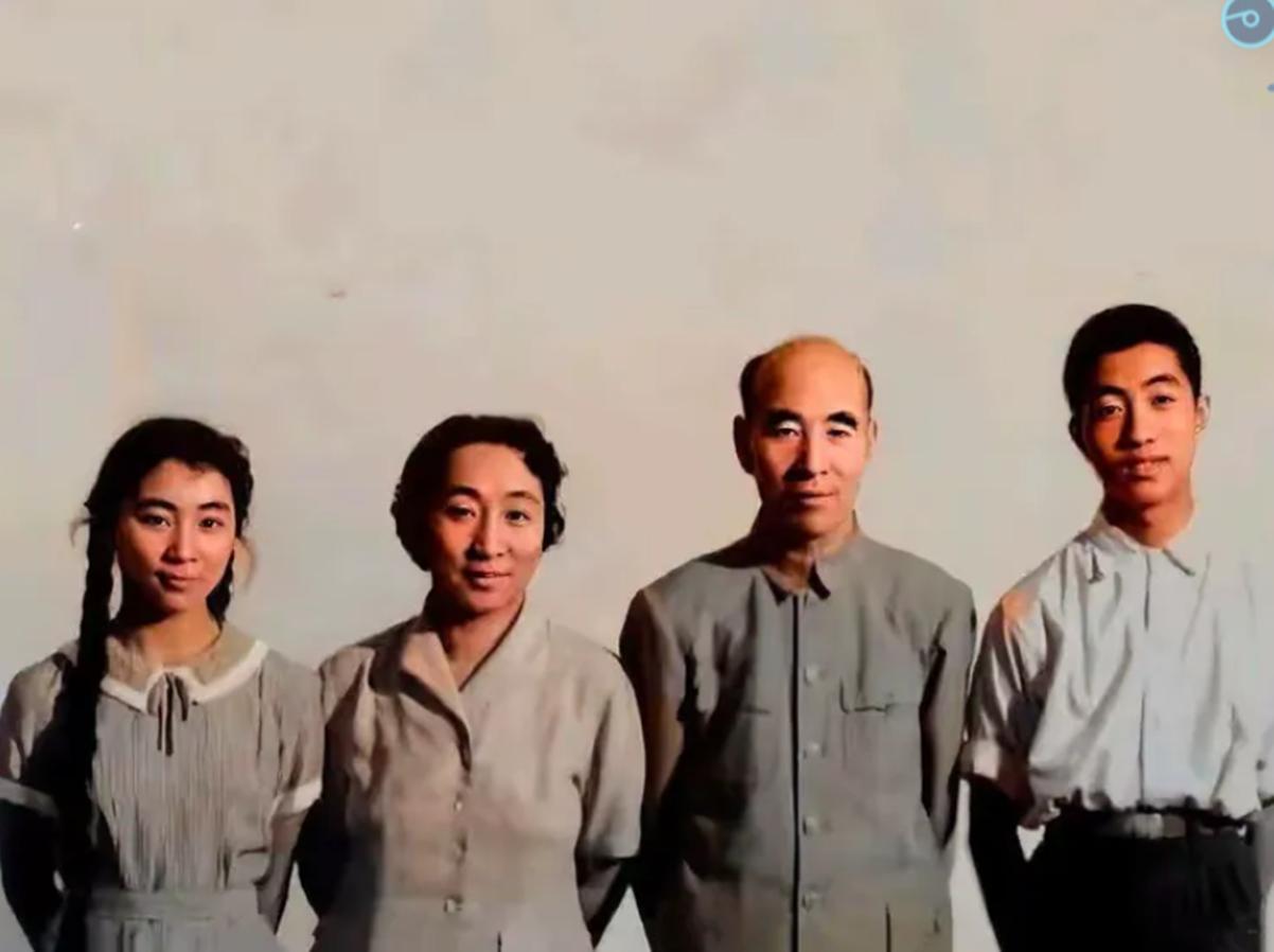 2022年林立衡痛失夫君,唯有陶铸之女敬献花圈