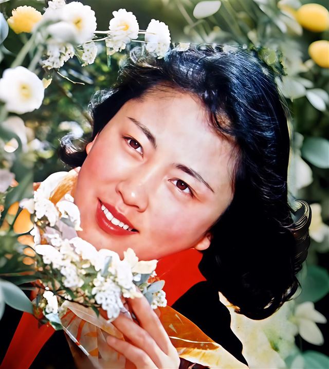 "双胞胎"——八十年代女明星 周丽娜 刘晓庆 吴海燕 斯琴高娃