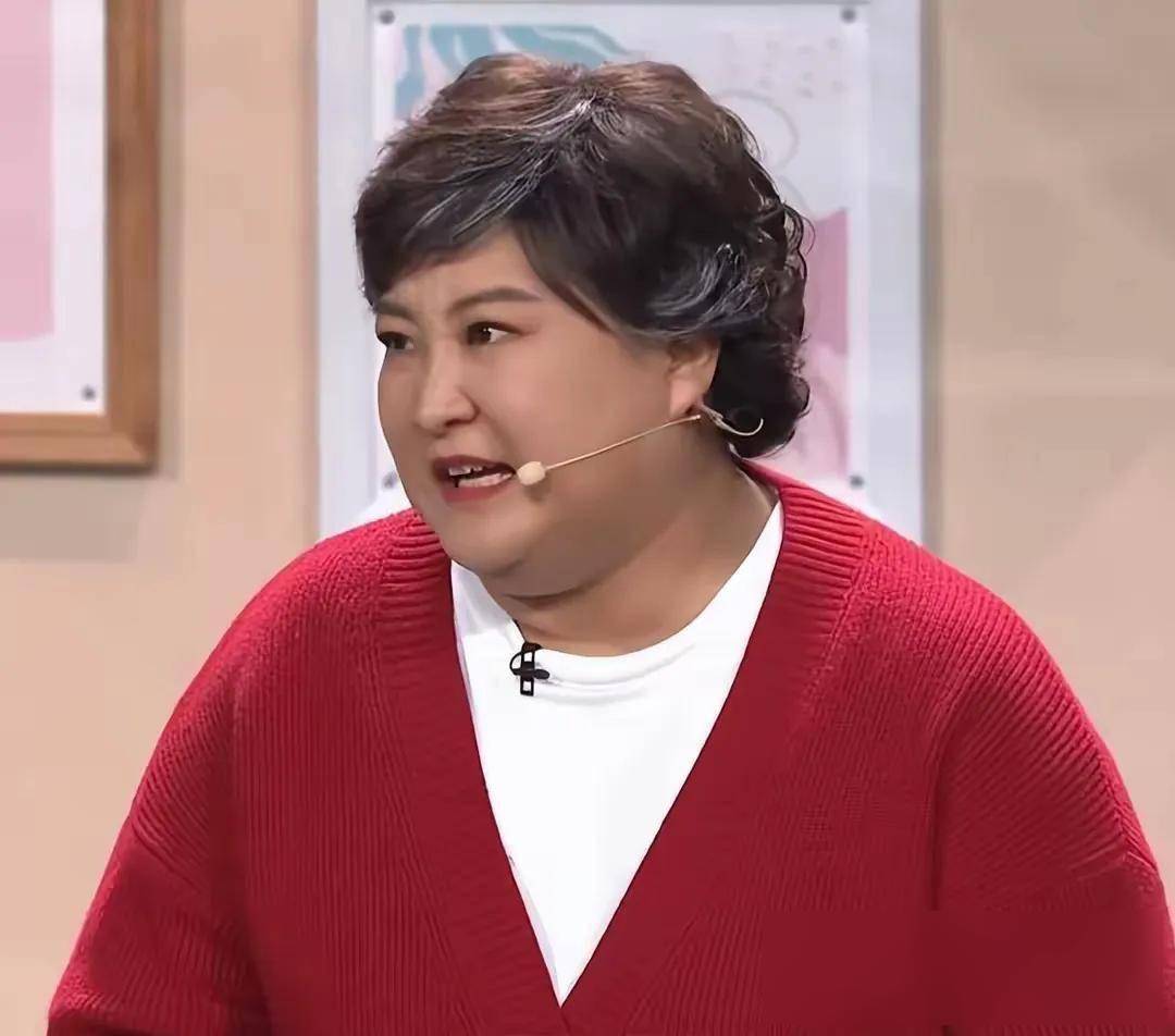 43岁贾玲退出春晚又被综艺"除名",是自毁前程?