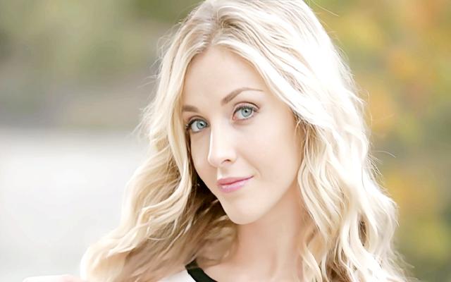 金发老师——卡拉·库什:长腿翘臀,欧美片中的气质人妻