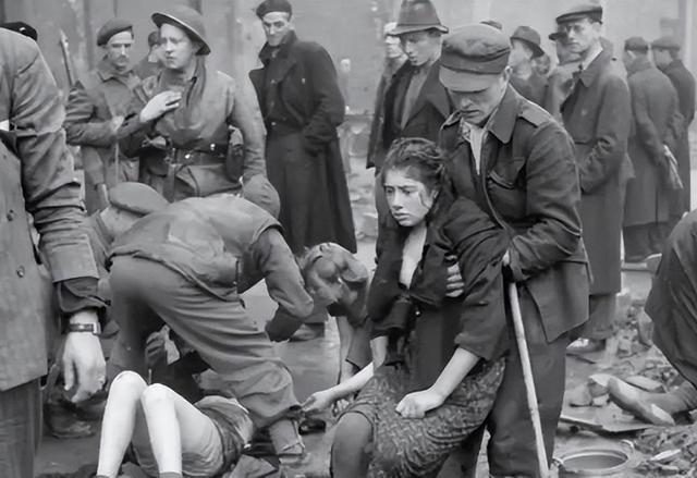 脱光犹太人女人衣服,集体屠杀,老照片再现变态的纳粹德国!