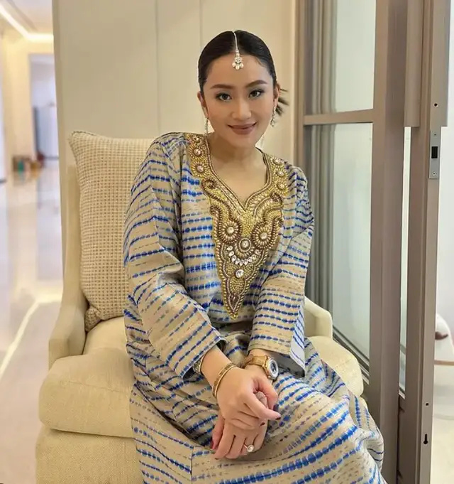 泰国总理身家29亿,全身奢侈品,23辆豪车75块名表,他信家族团宠