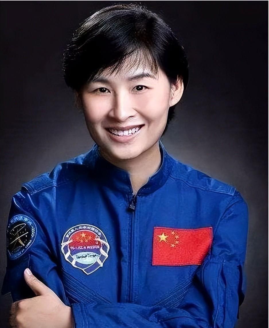 首位女性宇航员刘洋在首次飞行前留下两句遗言,如今她的生活怎样