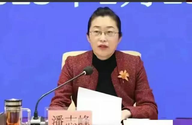 "美女"局长落马,心比凌娅还黑,据说和丈夫一起私吞数亿元