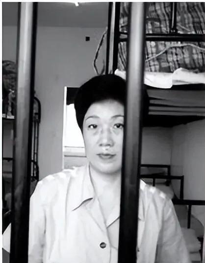 戴副局长在她面前简直就是小学生,蒋艳萍才是借人上位的高手