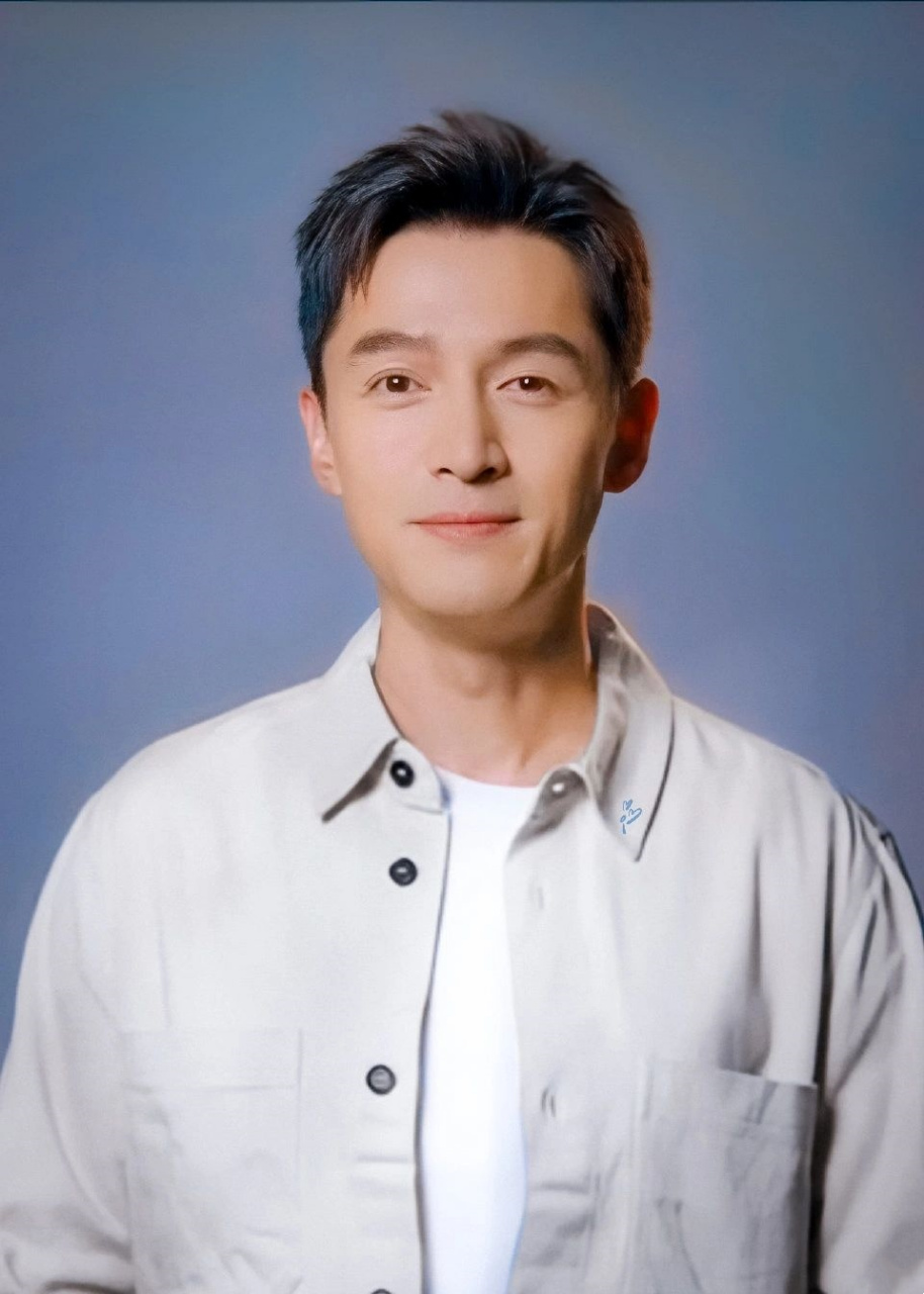 胡歌43岁生日照曝光,苍老模样引热议:与印象中的胡歌相差太大了