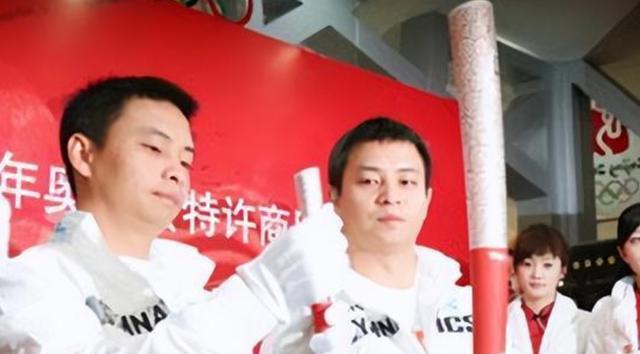 "双胞胎冠军"李大双李小双:24岁因身体退役,退役后过得如何?