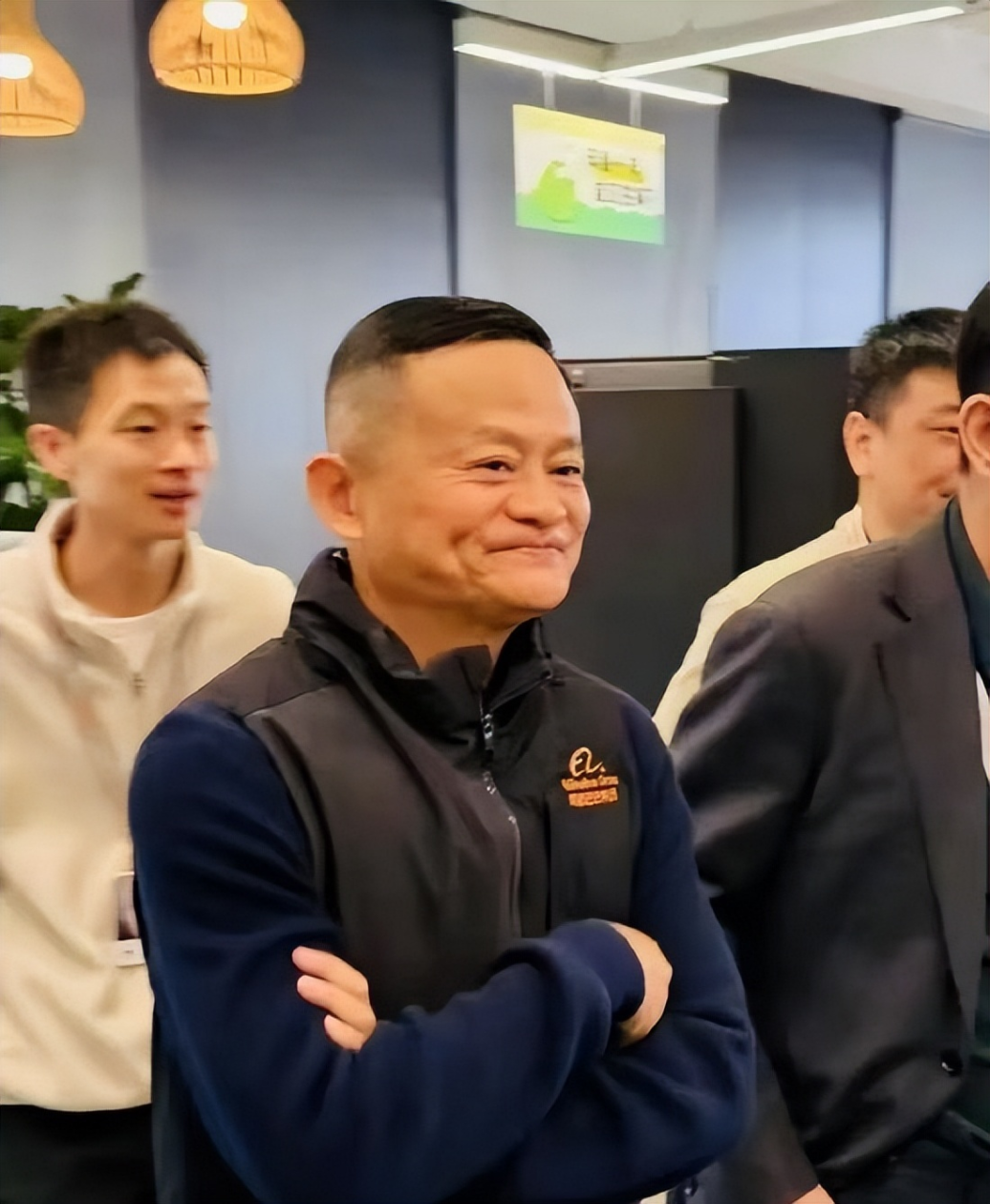 国行苹果AI定了！DeepSeek爆冷“出局”，难怪马云如此高兴！