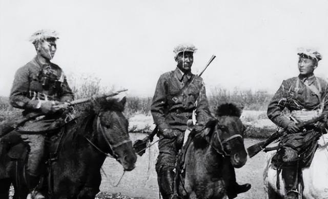 1951年,新疆悍匪乌斯满被公审枪决,剿灭他新甘青三省联动追击!