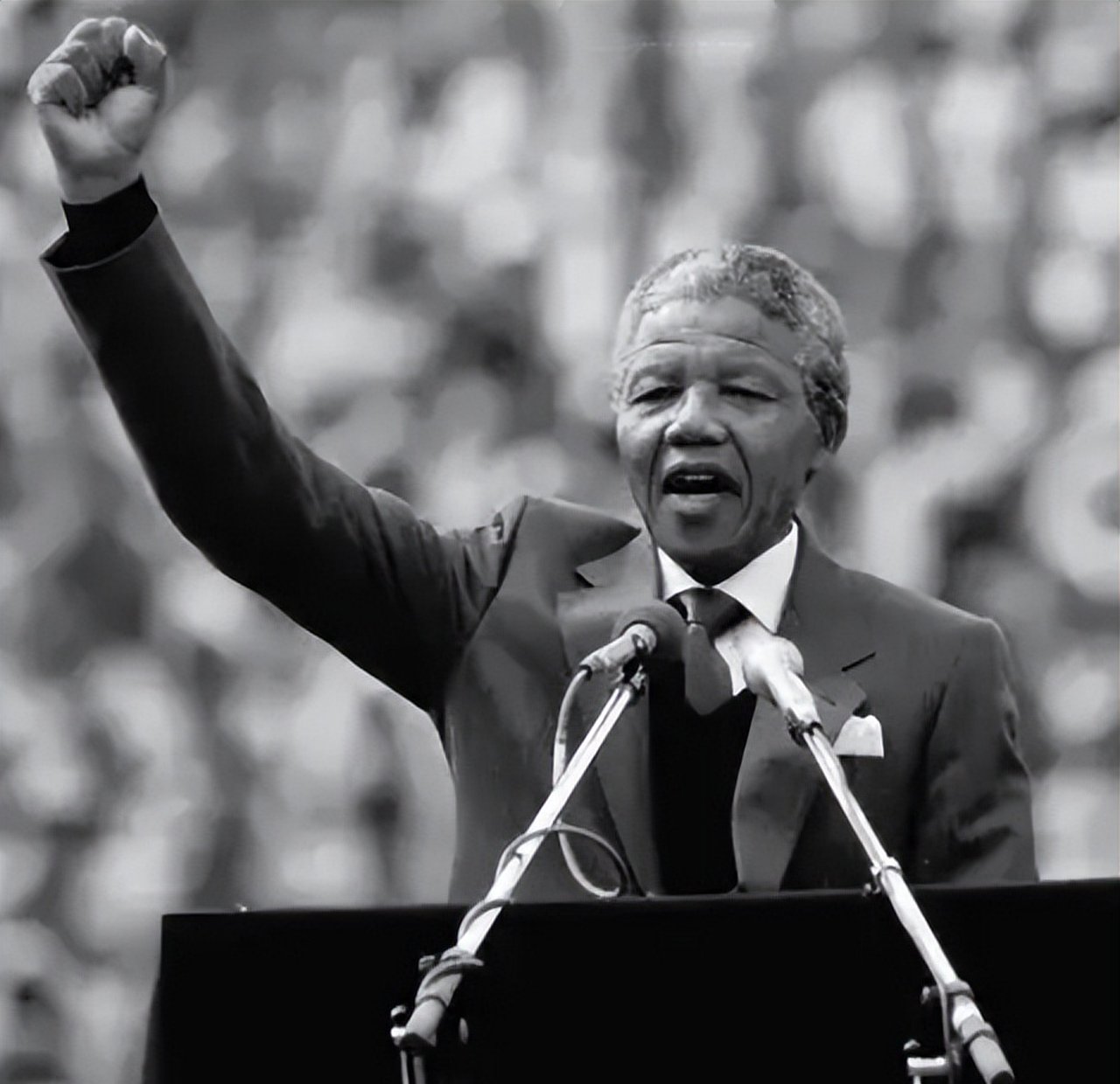 南非从富裕到贫穷,只用了一个伟人曼德拉,这个伟人他做了什么