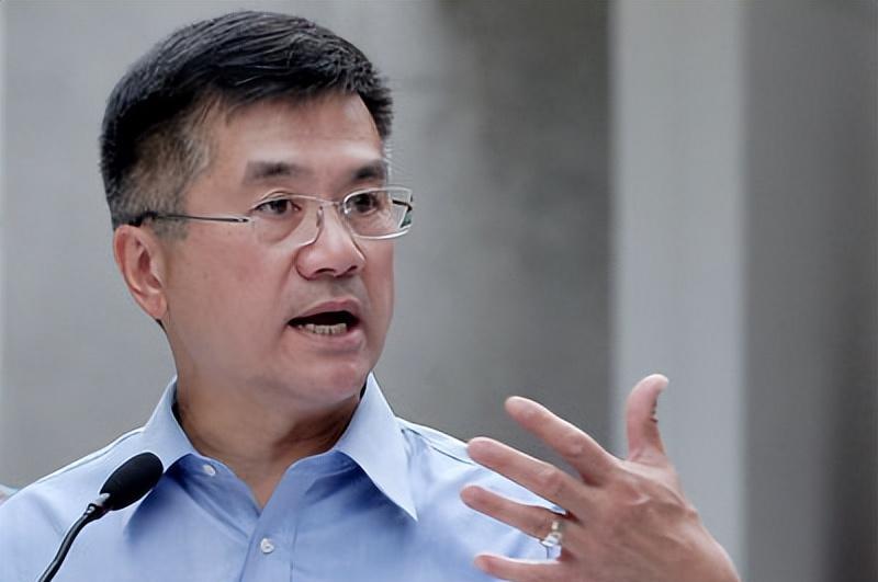华裔州长骆家辉:左右摇摆的政治生涯与身份困境