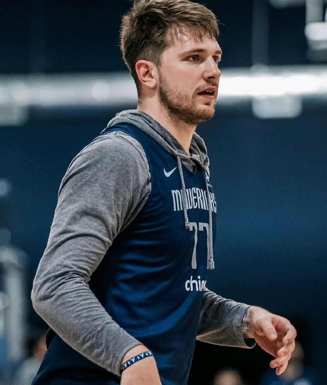 金姐示爱nba新星东契奇,惨遭硬气回怼引热议