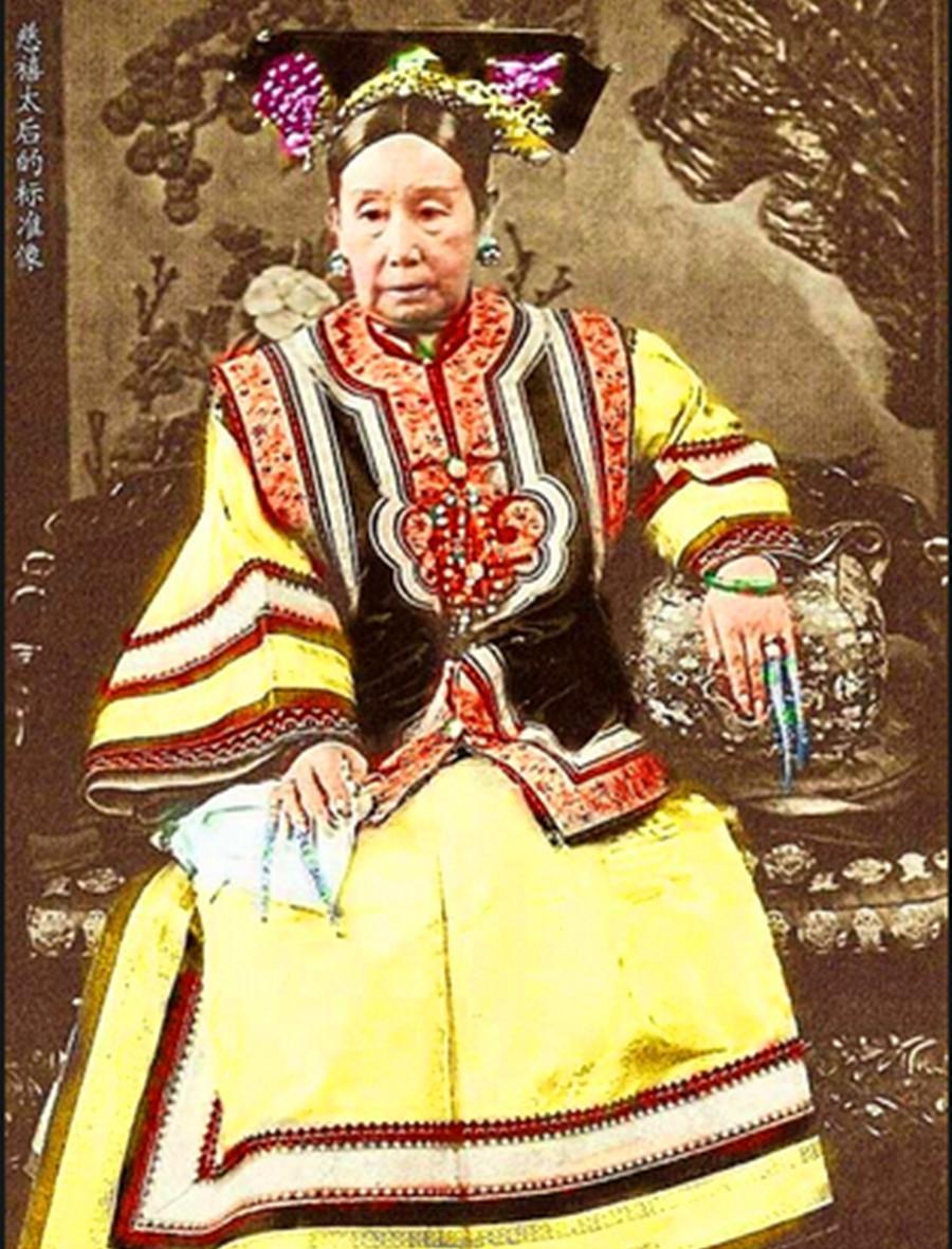 慈禧太后,为何能稳固掌权47年?这3张王牌在手,谁敢夺权