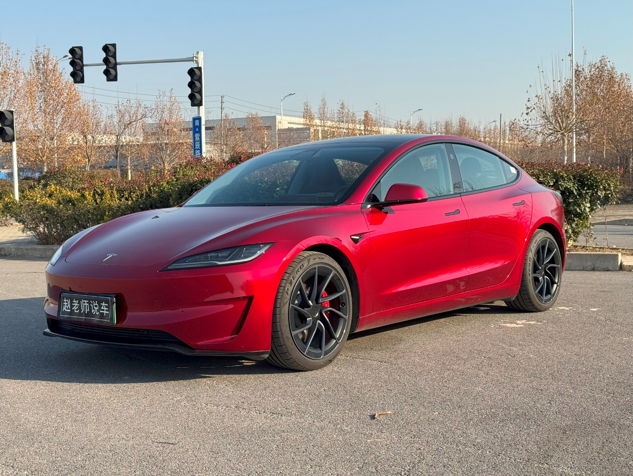 特斯拉model3高性能版比普通model3贵10万,都有哪些差异?