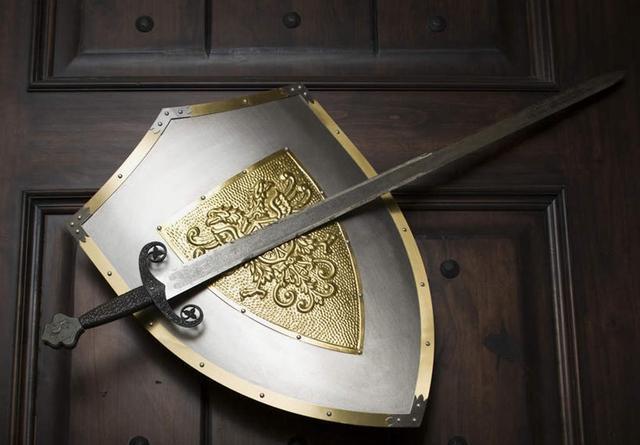 守护荣耀:中世纪骑士盾牌的技术之谜与战场传奇