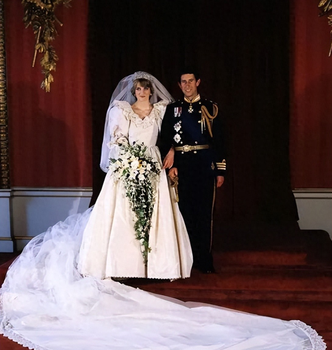 戴安娜王妃:从世纪婚礼到悲剧落幕的传奇人生