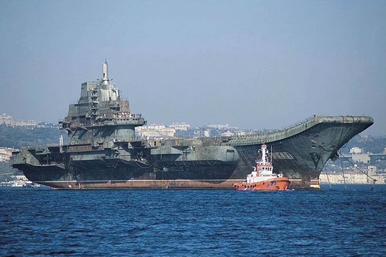 卫星侦测003航母青岛开建!三条电磁弹射核动力,排水量11万吨?