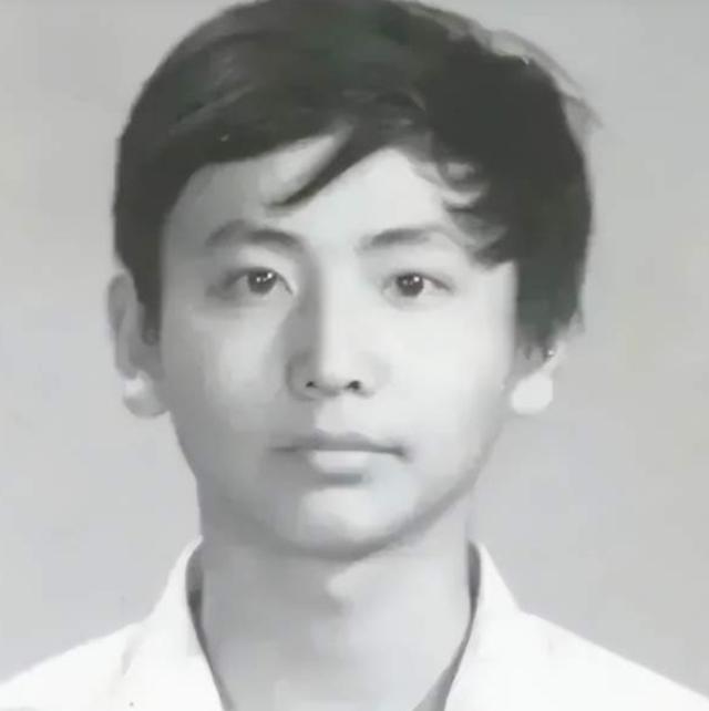 2001年撞机事件中牺牲的烈士王伟,他的家人如今过着怎样的生活?