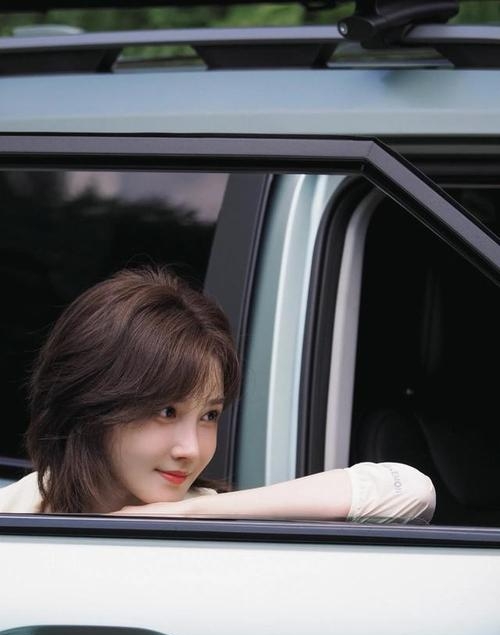 谷嘉诚新女友现身丽江,摇晃走路成街头溜子,男神形象崩塌?