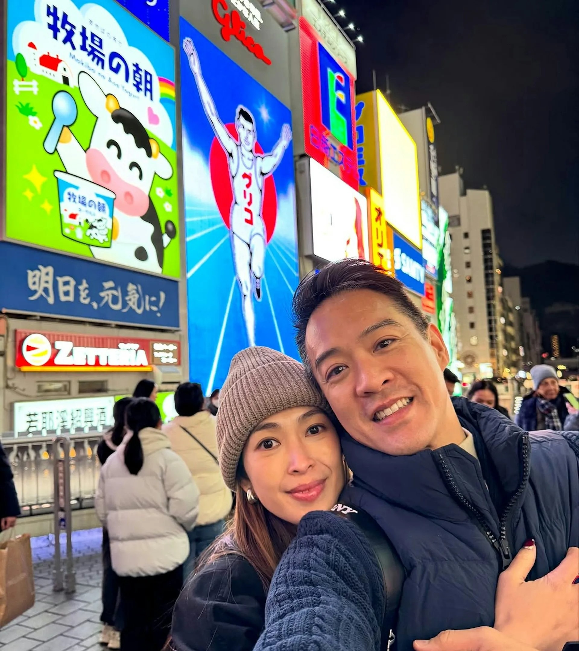 前tvb帅哥陈智燊与宋熙年大阪庆情人节两鬓斑白展现熟男魅力