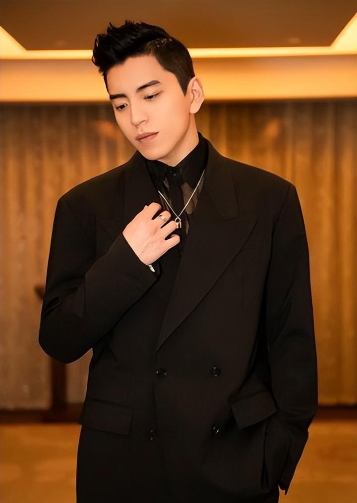 艺人王大陆拒绝入伍,花费百万逃避兵役被捕,已移交新北检方处理