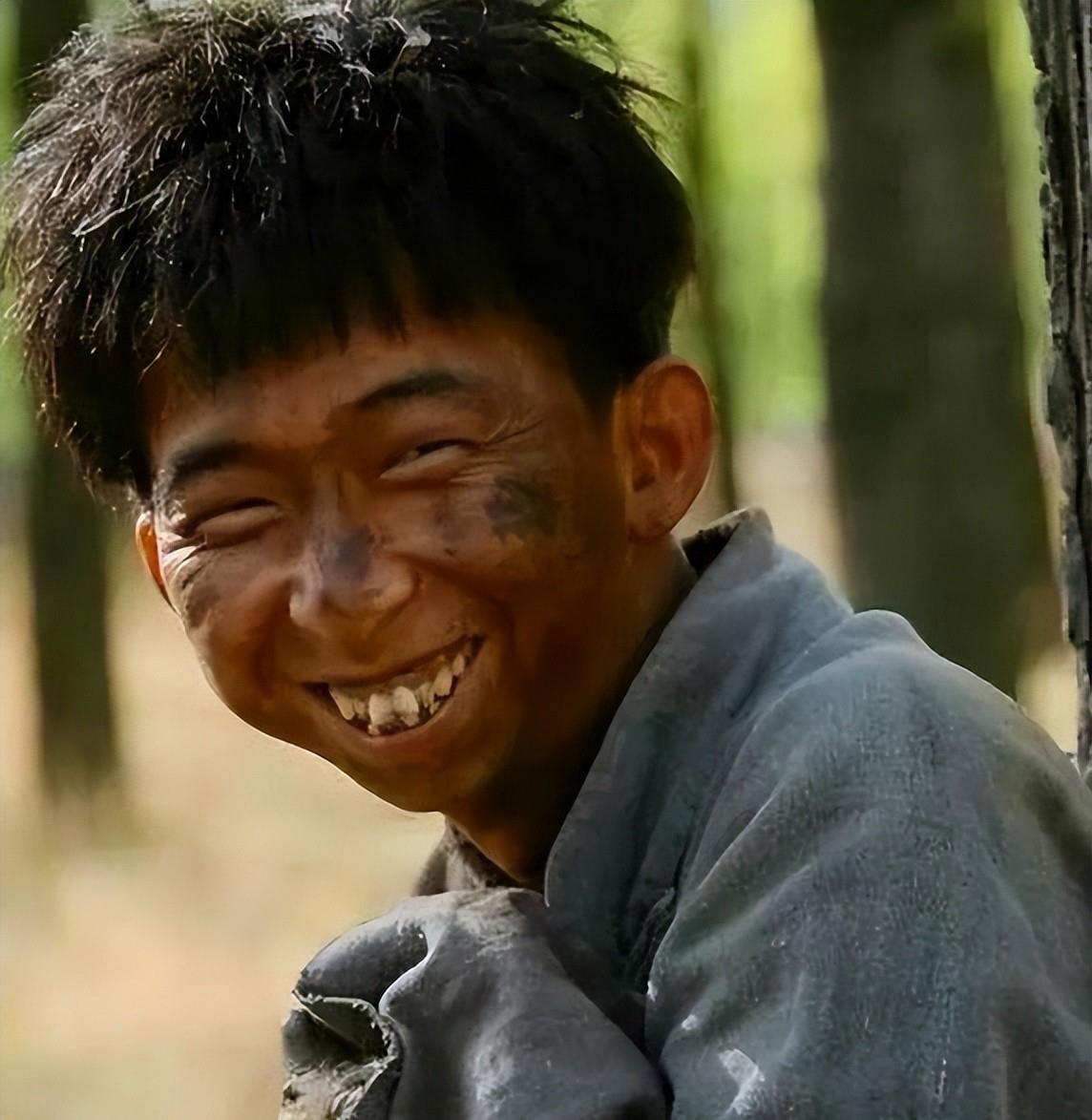 他被称为"最丑明星",娶得美丽妻子后,历经24年逆转成亿万导演