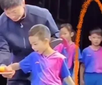 马龙出席儿子开学活动,乒乓传奇的幸福"场外"时刻