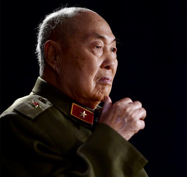 2021年授勋,河北老兵王占山被抬进人民大会堂,他有何特殊身份?