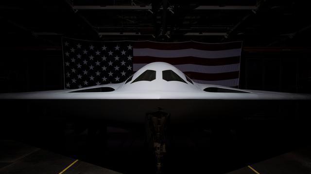 无视中国防空?b21隐身轰炸机真的能"自由穿梭"吗?