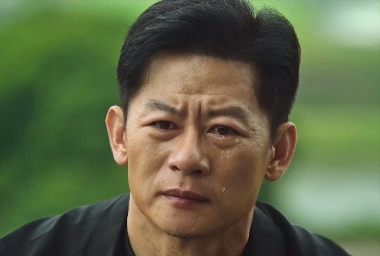 演员李健:42岁凭借《狂飙》走红,但最让人羡慕的是他偶像剧婚姻