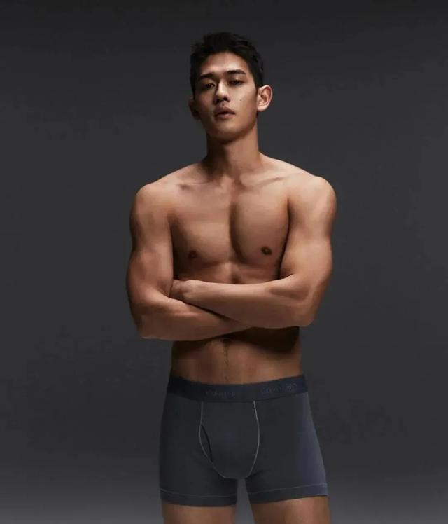 94 年身高 178cm 的浅野启介,背后藏着啥惊喜?