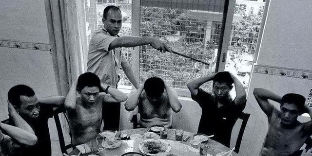 1983年,我国首轮严打:唐山菜刀队50余人被枪决,他们做了什么?