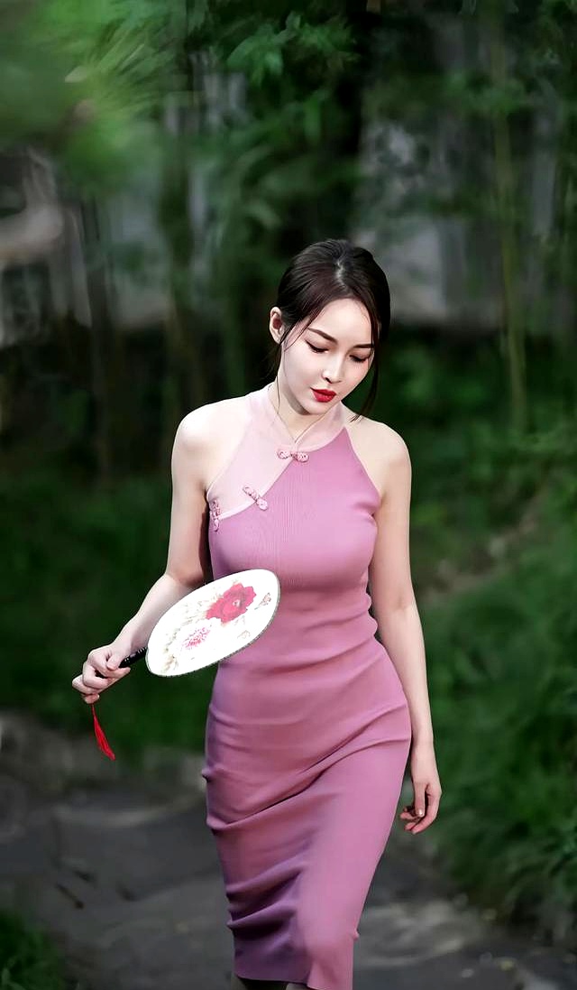 台球裁判王钟瑶,身穿针织改良旗袍,真显露她的身材啊