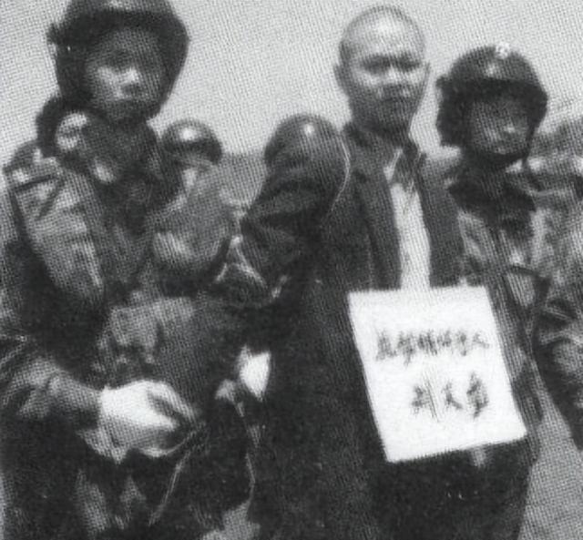 2001年,嘉陵江畔惊现四具无头尸体,南充警方全力以赴,终破凶案