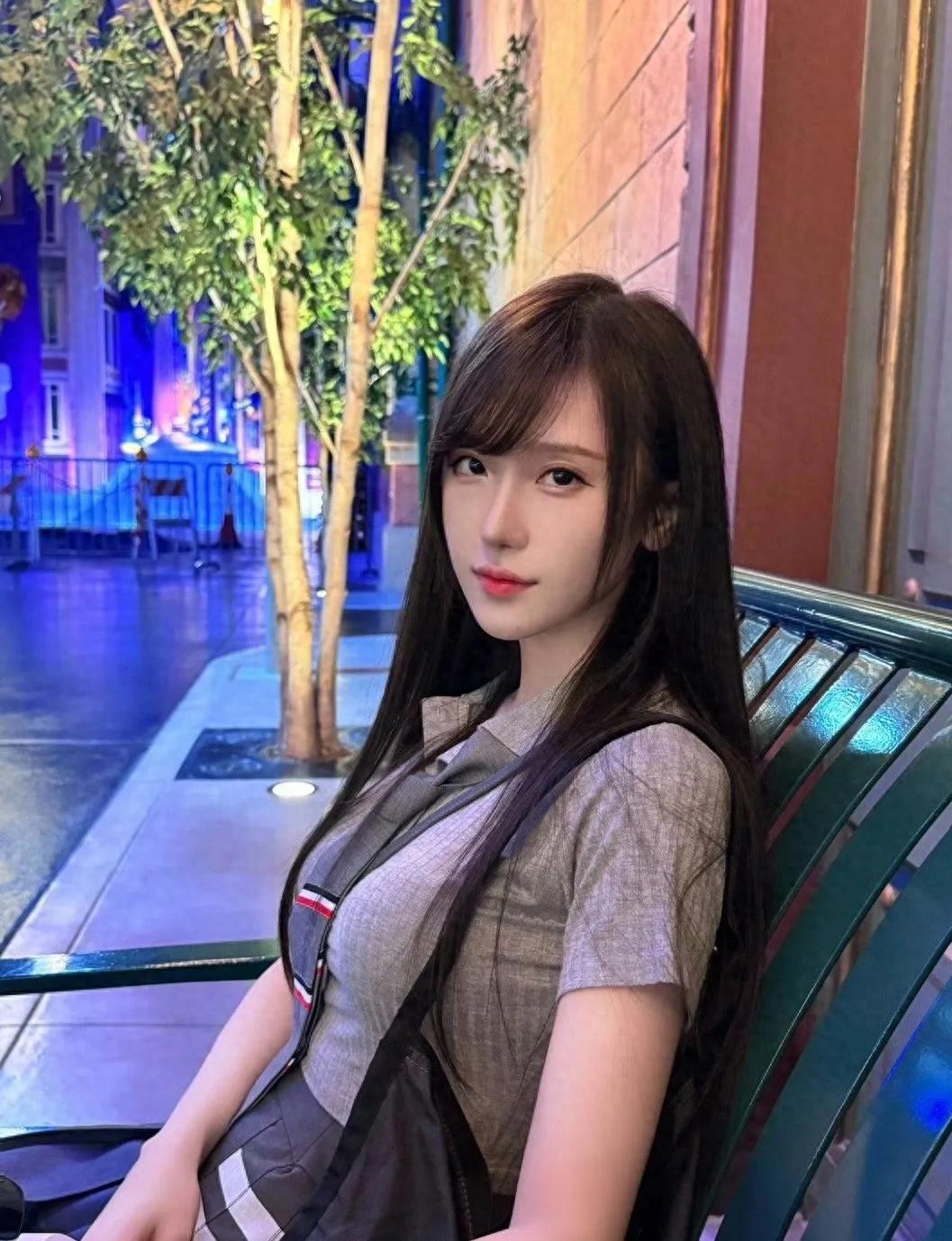 顶级甜妹腐团儿!百褶裙更显清纯,三七分比例长腿刚好