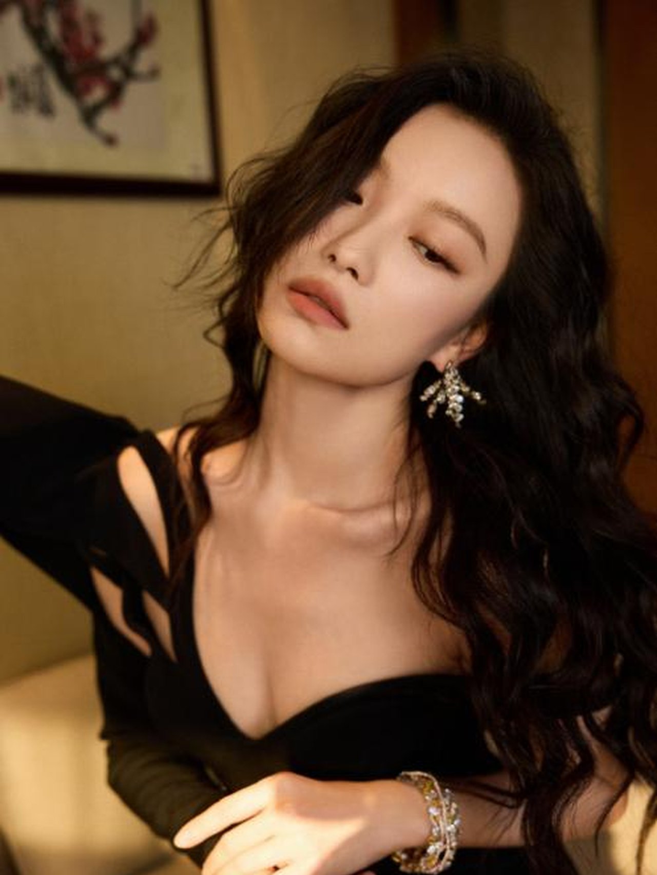 深圳这夜刘涛裸肩礼服倪妮低胸黑裙被全裹的宋佳抢镜