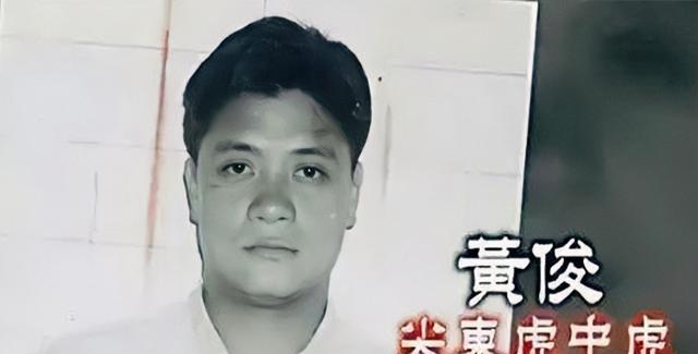 新义安"五虎十杰"之首,"尖东虎中虎"黄俊,是知名女星的父亲