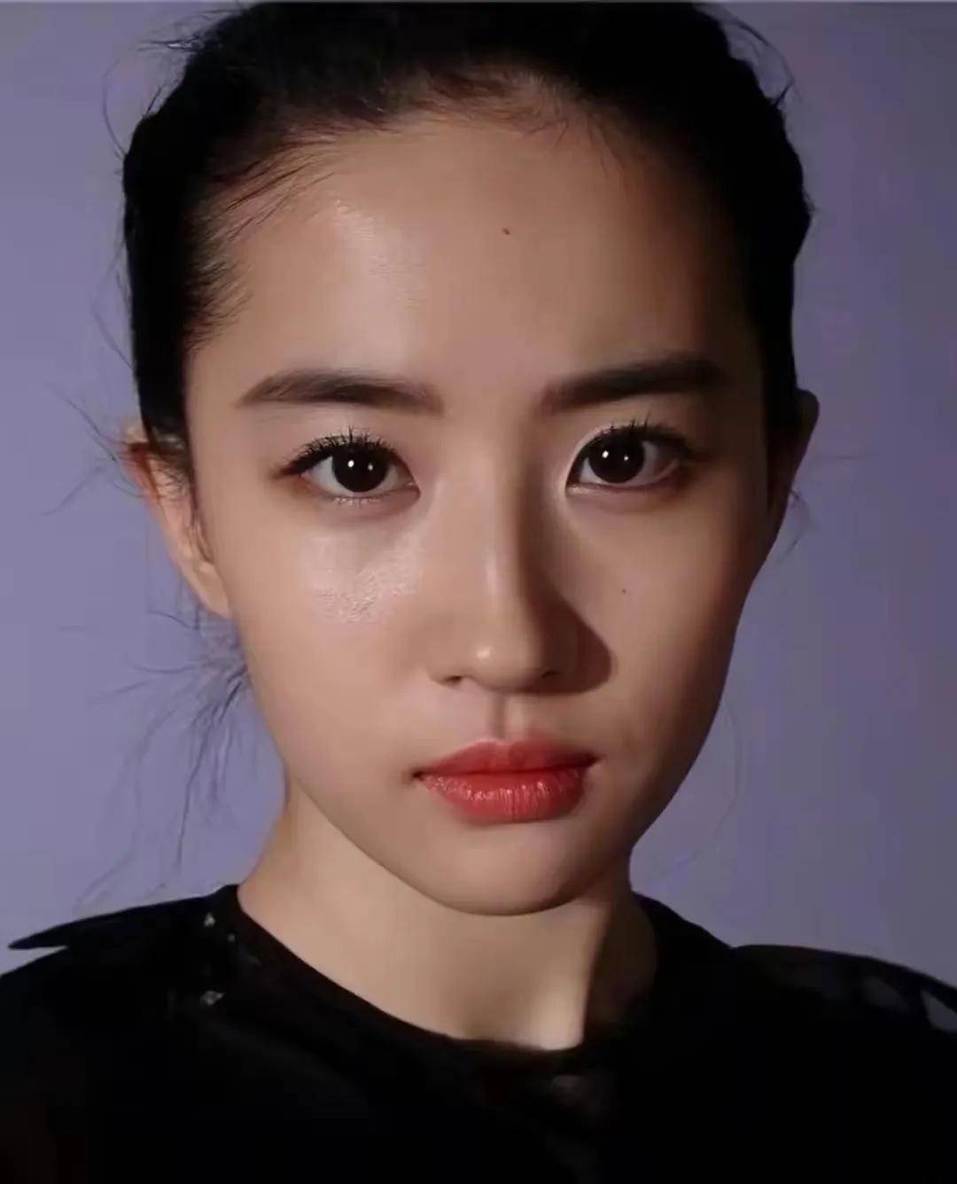 "素颜女神"刘亦菲:真实引发的网络风暴